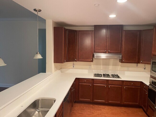 Building Photo - Daniel Island Condo Close to Marina