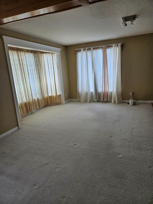 Photo du bâtiment - 3 Bed 2 Bath Unit in Calgary, AB