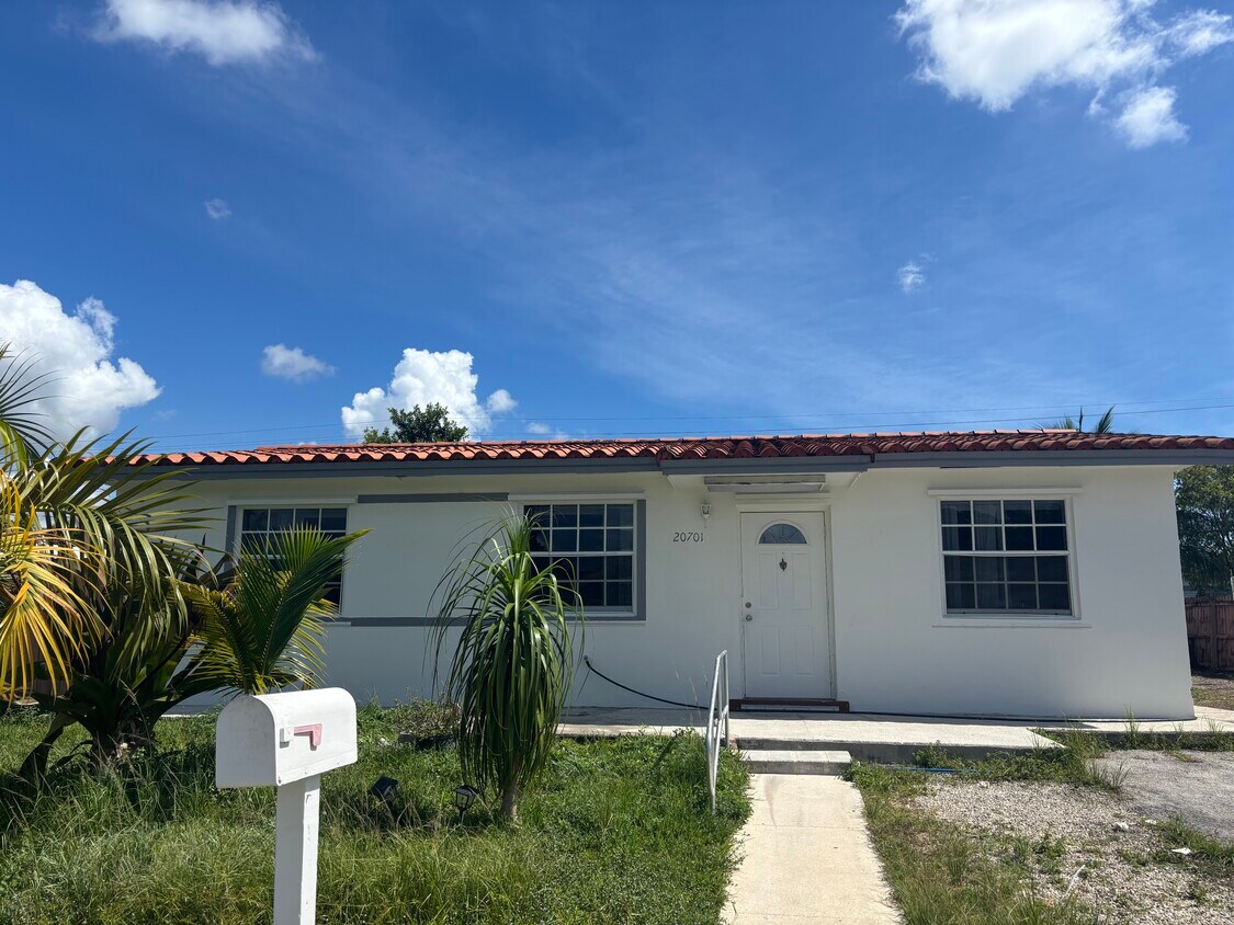 Primary Photo - 20701 SW 118th Ave