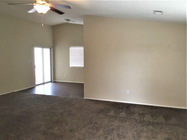 Foto del edificio - 6201 Capriccio Rd NW
