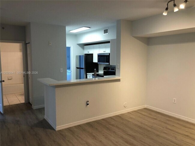 Foto del edificio - 2544 Centergate Dr