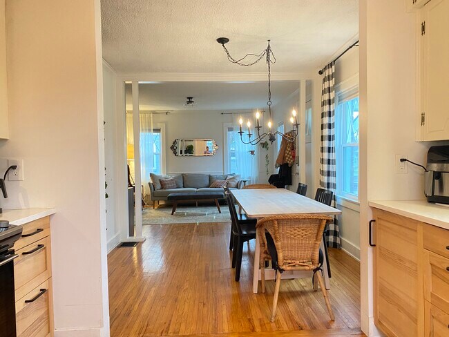 Building Photo - 1136 Ardee Ave
