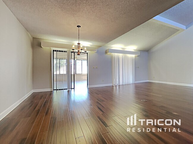 Foto del edificio - 1507 Teakwood Dr