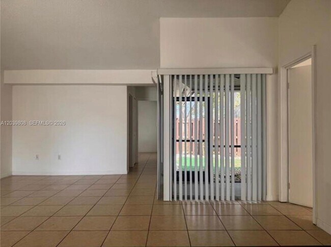 Foto del edificio - 819 NE 214th Ln