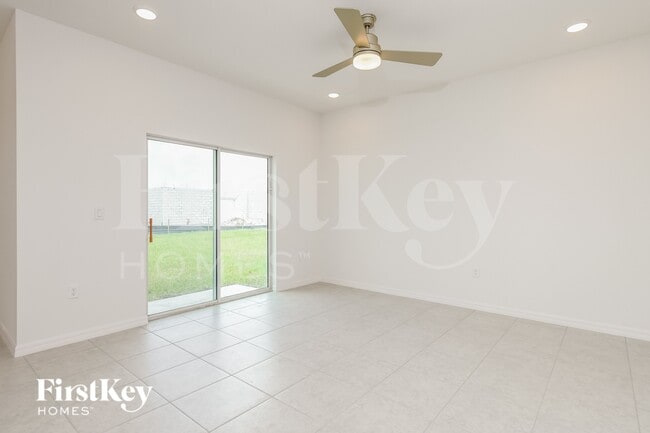Building Photo - 1585 Isleta Lp
