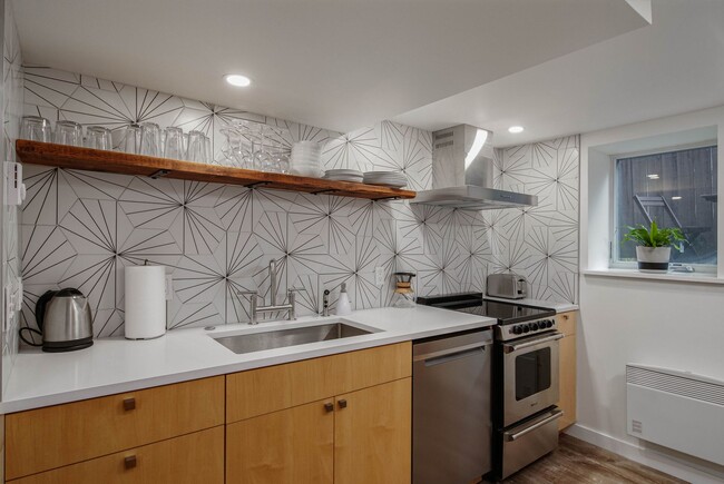 Building Photo - R0441