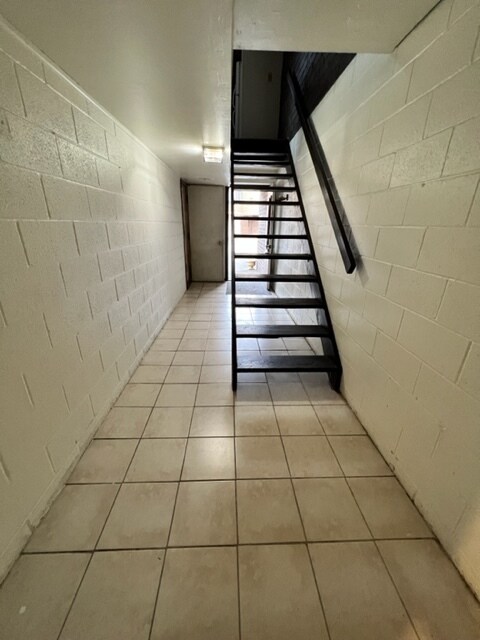 Building Photo - 2105 Penguin Ave