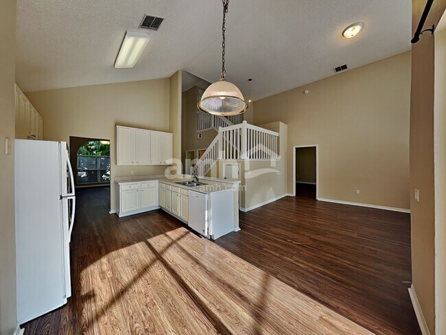 Building Photo - 3012 Holland Dr