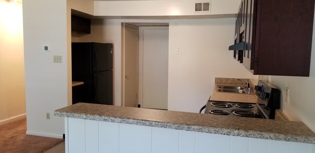 Foto del edificio - Saddle Run Townhomes