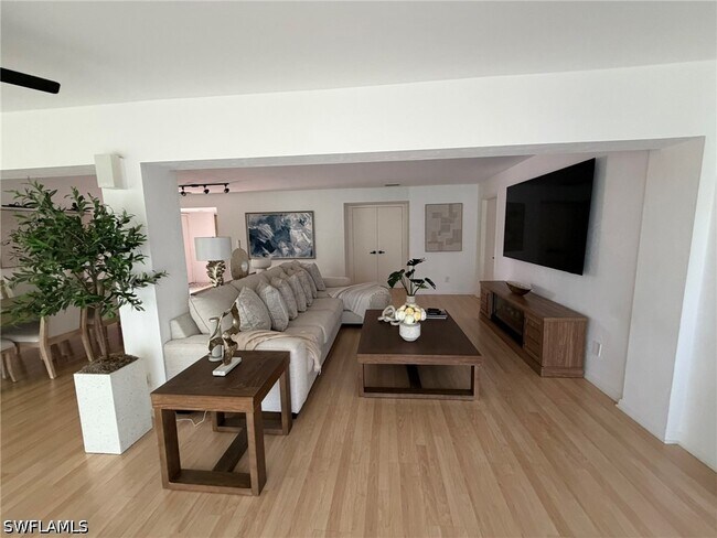 Building Photo - 576 Retreat Dr
