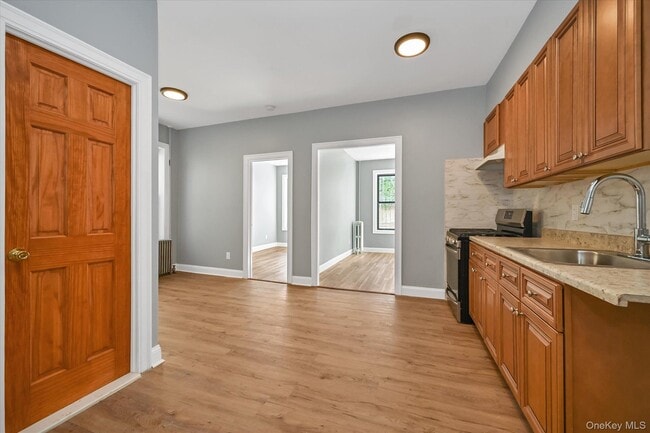 Foto del edificio - 438 E 98th St