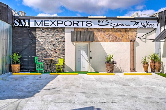 Foto del edificio - 3704 San Bernardo Ave