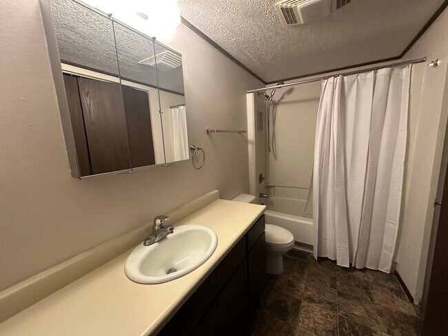 Foto del edificio - 718 Miller Ct