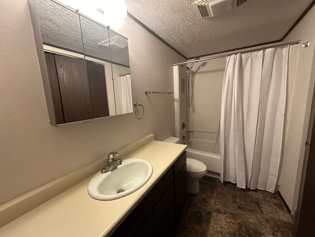 Building Photo - 718 Miller Ct