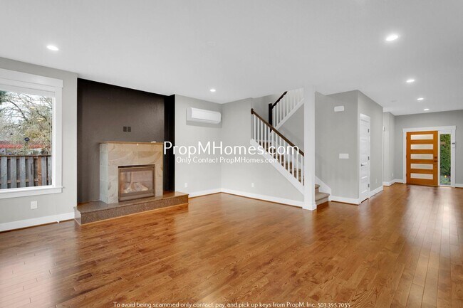 Foto del edificio - Contemporary Four Bedroom Home in Central Beaverton!