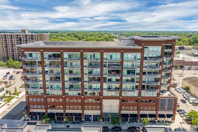 Building Photo - 350 N Main St