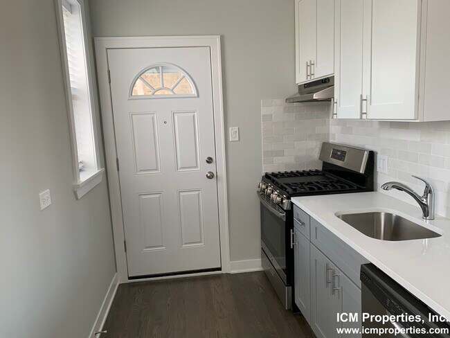 Foto del edificio - 3620 N Marshfield Ave
