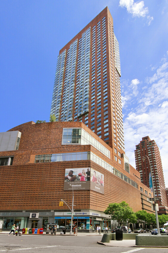 Foto del edificio - 111 W 67th St