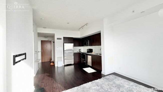 Photo du bâtiment - 2220 Lake Shore Blvd W