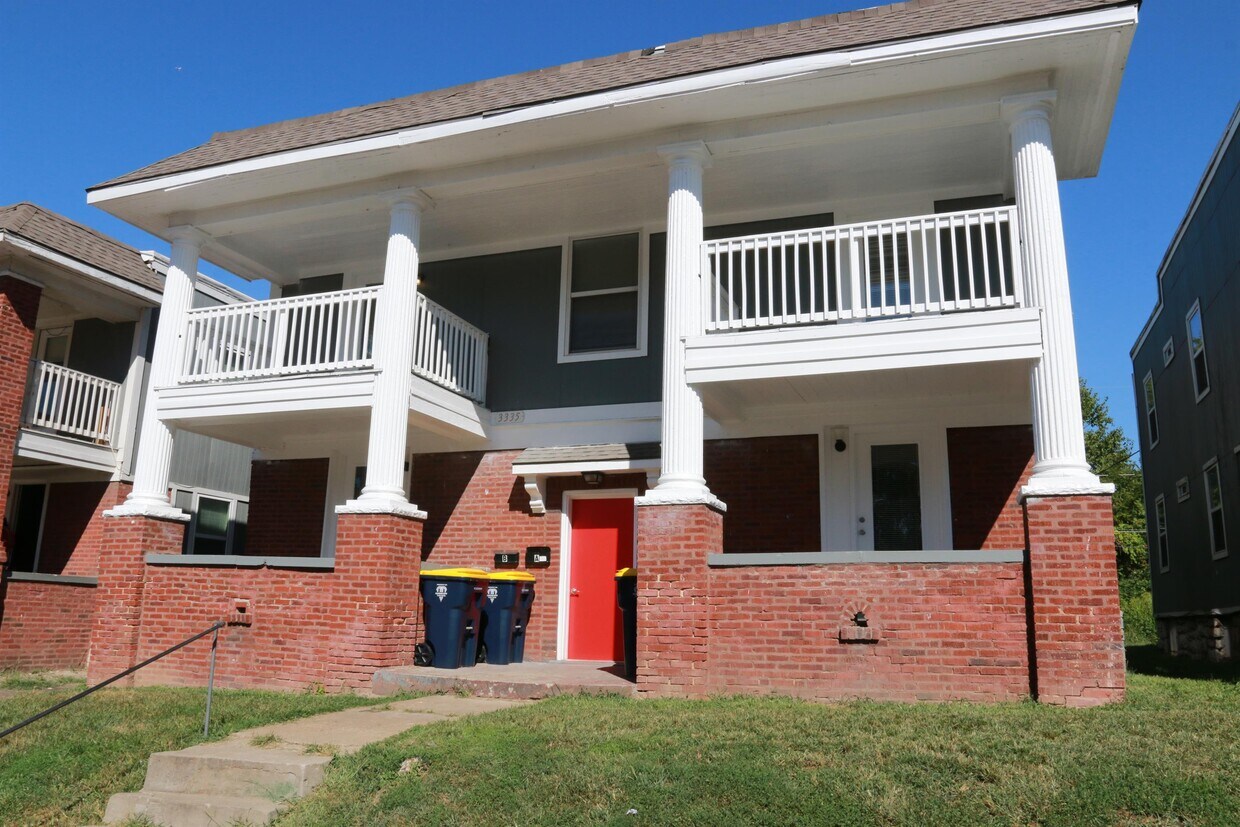 Primary Photo - 3335 Indiana Ave