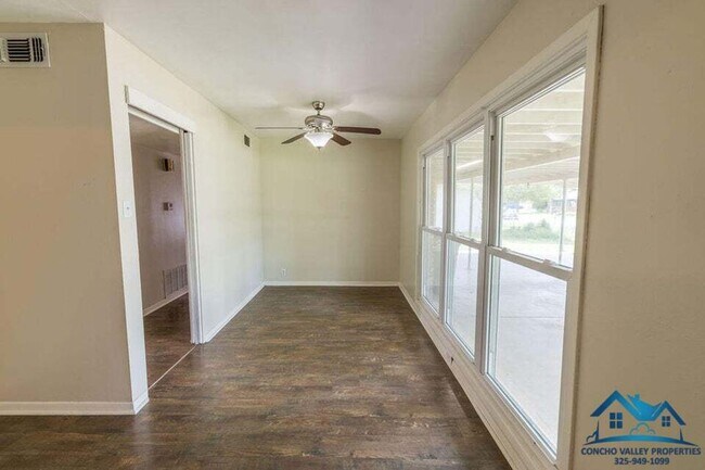 Foto del edificio - For Rent - 3 Bed/ 2 Bath