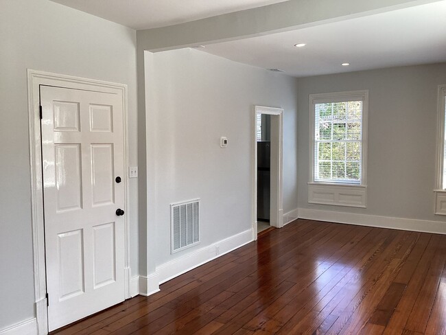 Foto del edificio - Move in Ready Duplex Close to Forsyth Park