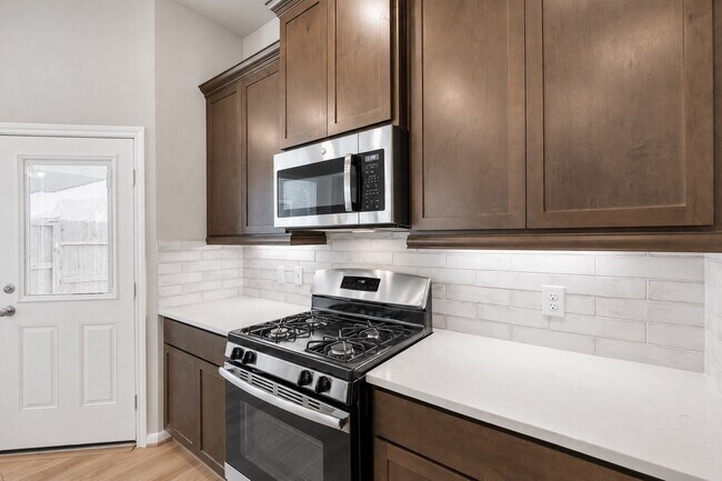 Foto del edificio - 2535 Bordelon Ln