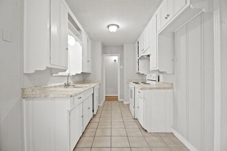 Building Photo - 728 22nd Ave N