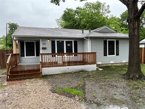 Building Photo - 601 Freeman Dr