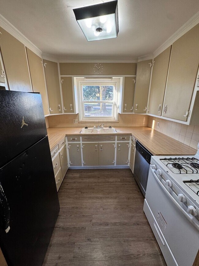 Foto del edificio - 4122 Hiawatha Blvd