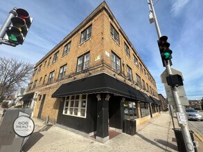 Building Photo - 154 Des Plaines Ave