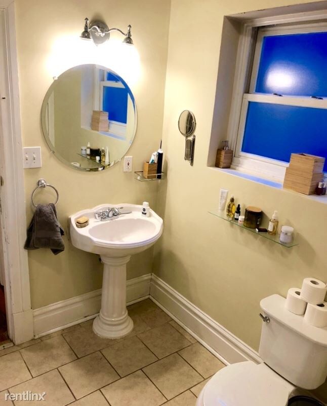 Building Photo - 3884 Juniata St