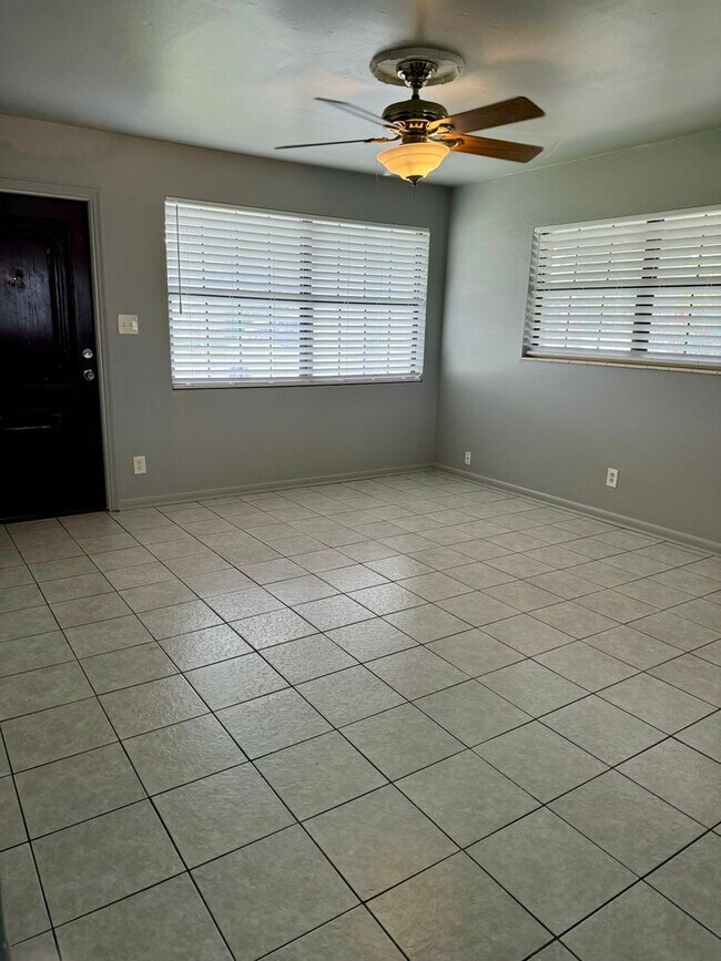 Building Photo - South Tampa Rental