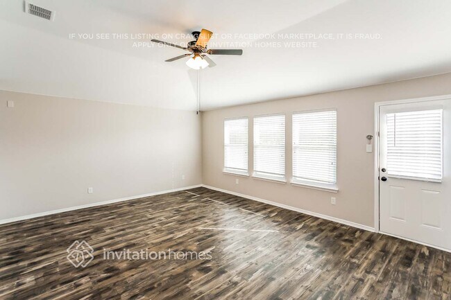 Foto del edificio - 250 Pine Crest Dr