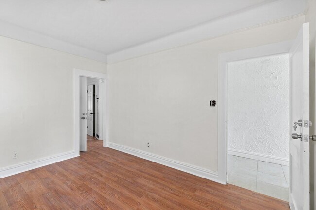Building Photo - 725 Garfield Ave