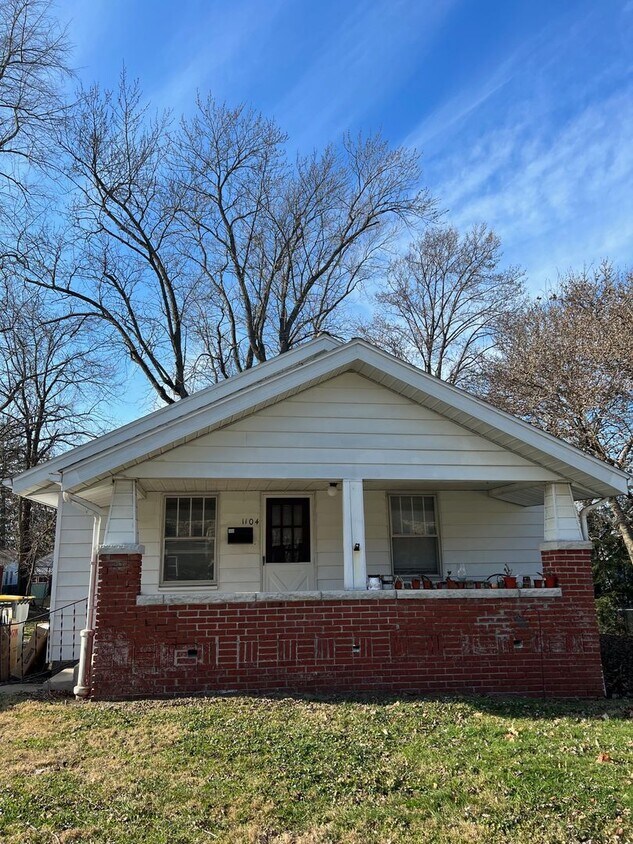 Foto principal - 4-Bedroom, 3-Bath Bungalow Near Bryan Park
