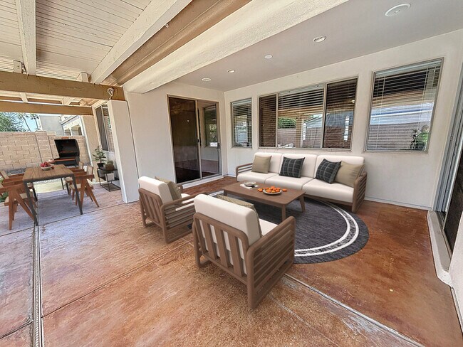 Foto del edificio - 14437 W Lexington Ave