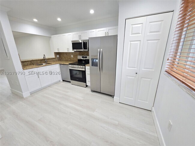 Building Photo - 7175 NW 173rd Dr