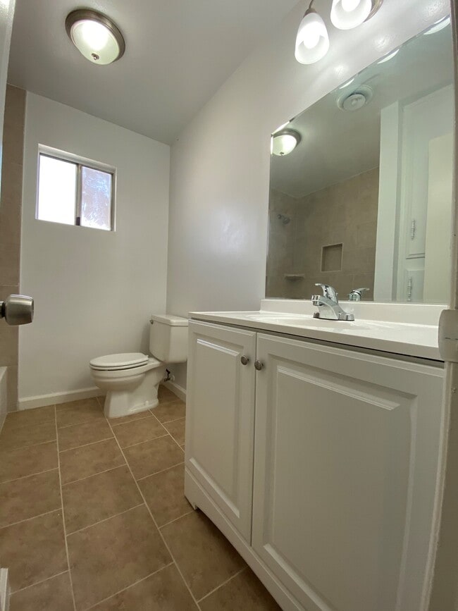 Building Photo - 4225 Parkwood Ct