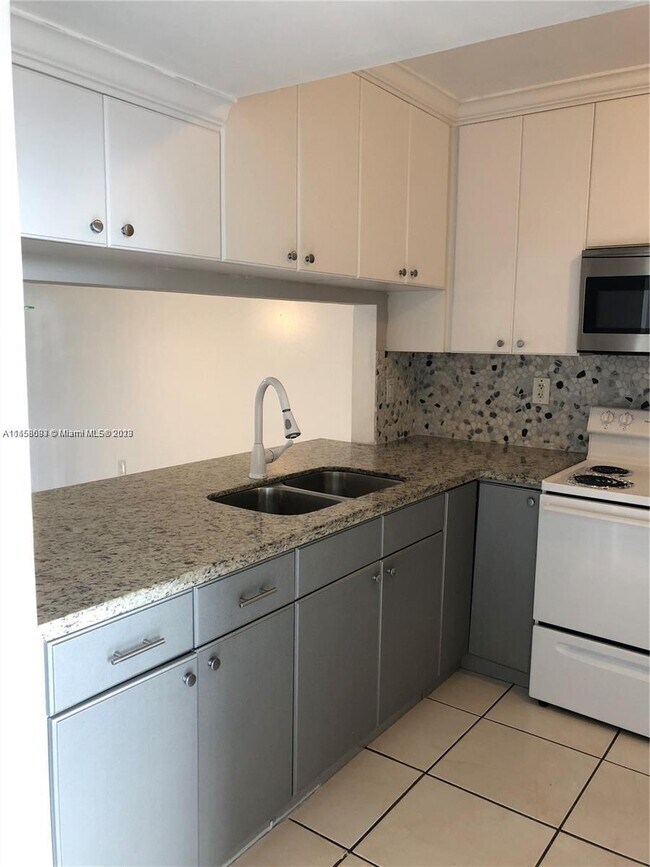 Foto del edificio - 10317 NW 9th St
