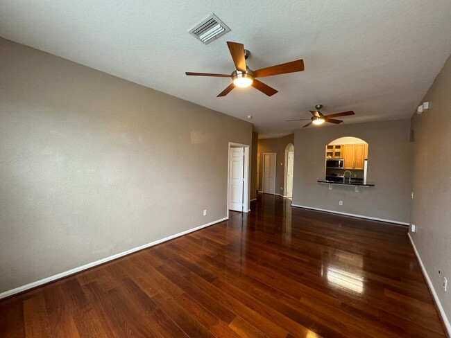 Building Photo - Available December 27th! Cozy 3 Bedroom/2 ...