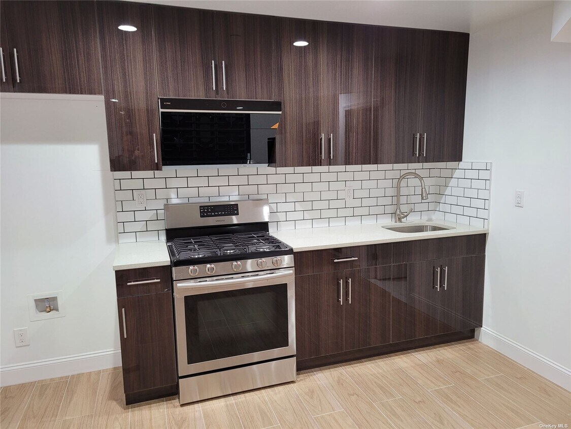 Foto principal - 32-65-65 107th St