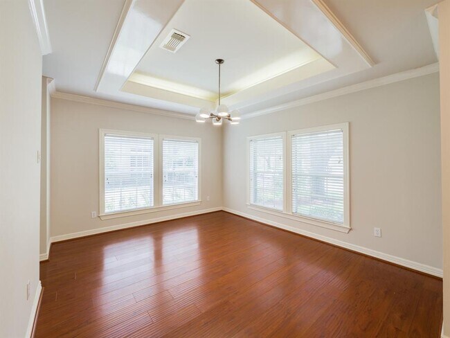 Foto del edificio - 14211 Woodville Gardens Dr