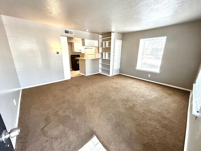 Foto del edificio - **APPLICATION RECEIVED** **MOVE-IN SPECIAL...