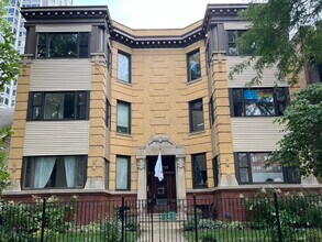 Building Photo - 729 W Junior Terrace
