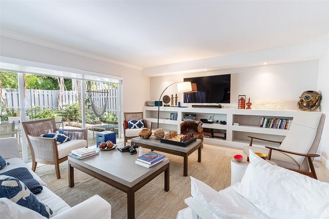 Building Photo - 296 Seaview Dr