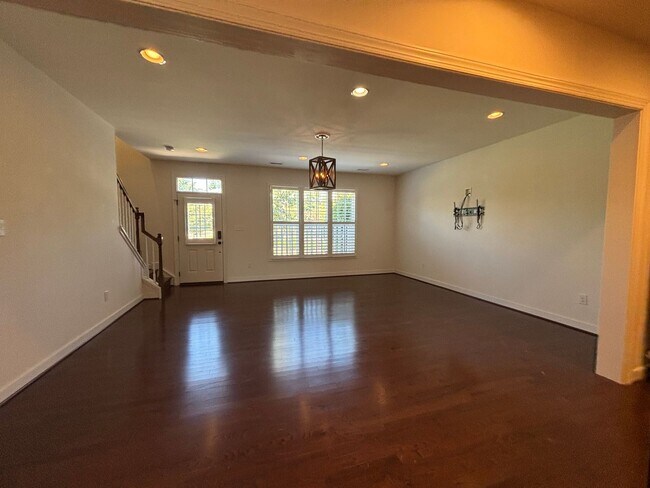 Building Photo - 4816 Village Walk