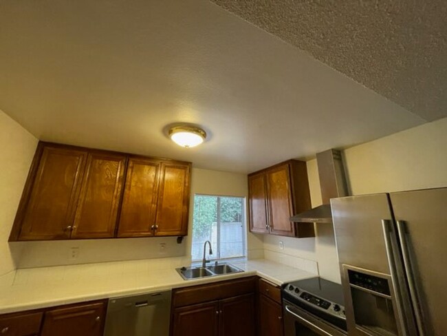 Foto del edificio - 4BD 2BA Townhouse located in Mira Mesa