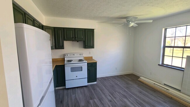 Foto del edificio - 100 Crestwood Dr