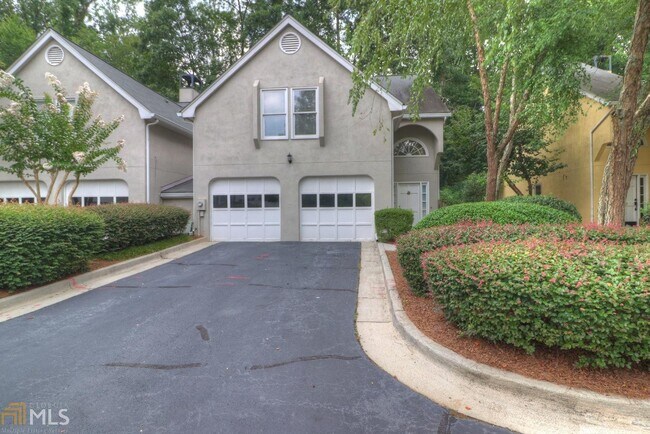 Foto del edificio - 3915 Ashford Lake Ct NE